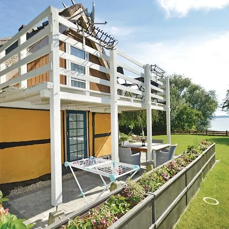 בית נופש Holiday Fiskerhuset 03 *