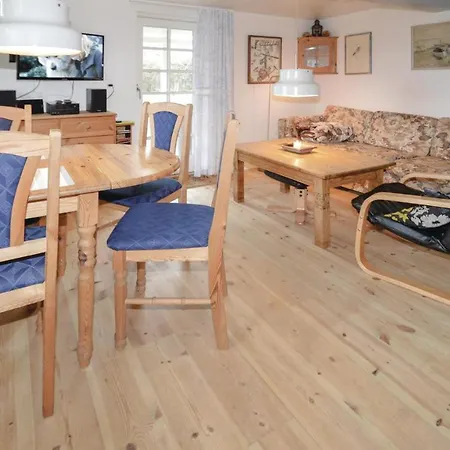 בית נופש Holiday Fiskerhuset 03 *